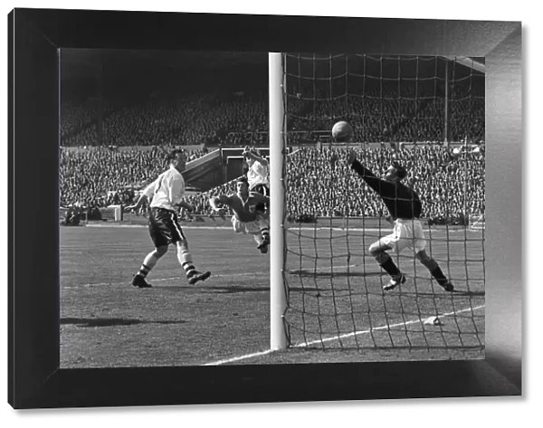 Eric Bell scores for Bolton - 1953 FA Cup Final