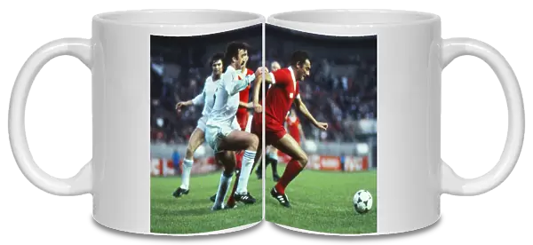 Liverpools Ray Kennedy and Reals Vicente Del Bosque - 1981 European Cup Final