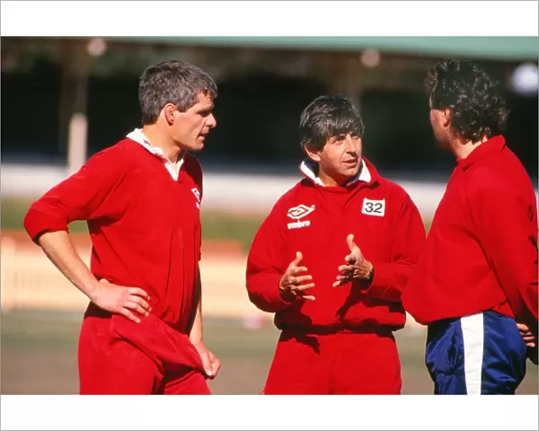 Coach Ian McGeechan talks to Mike Teague and captain Finlay Calder - 1989 Lions Tour of Australia