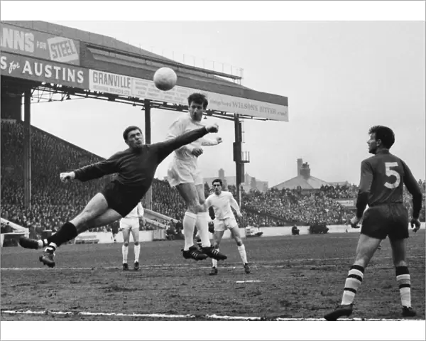Manchester City goalkeeper Alan Ogley attempts to punch clear from Ipswichs Gerry Baker
