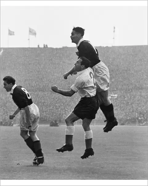 Scotlands Billy Liddell out-jumps Englands Alf Ramsey - 1952  /  3 British Home Championship