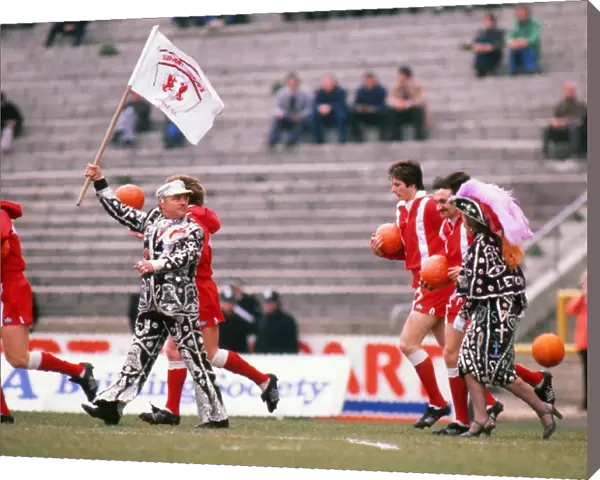 Pearly King and Queen lead out Leyton Orient - 1978 FA Cup