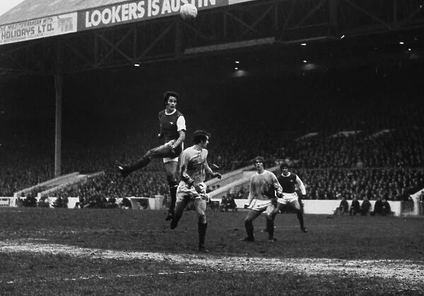 Arsenals George Graham out-jumps Citys Mike Doyle during the 1970 / 1 season