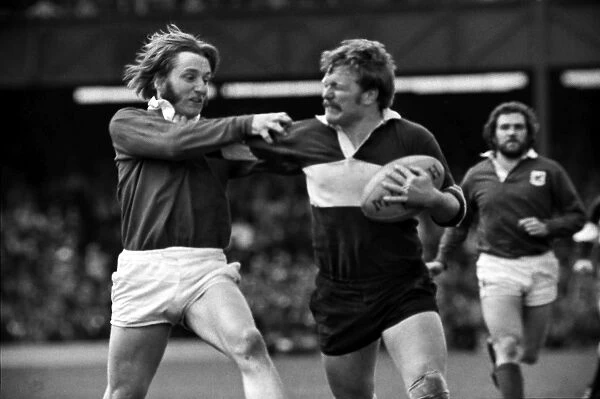 Ashley Armstrong hands-off Chris Williams - 1975 Middlesex 7's