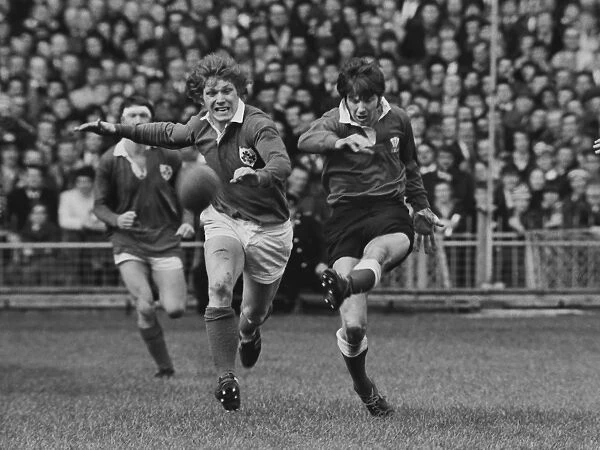 Barry John kicks under pressure from Fergus Slattery - 1971 Five Nations