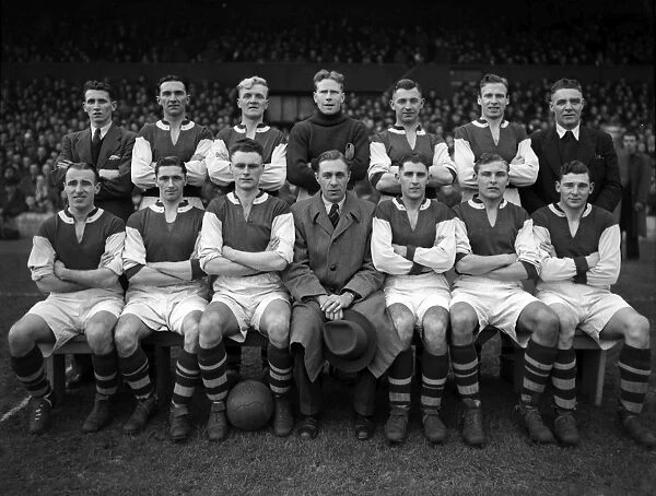 Burnley - 1946 / 47. Football - 1946  /  1947 season - Burnley Team Group