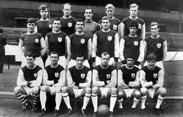 Burnley - 1967 / 68. Football : Burnley Photocall team group 1967  /  68 01 / 08 / 1967.