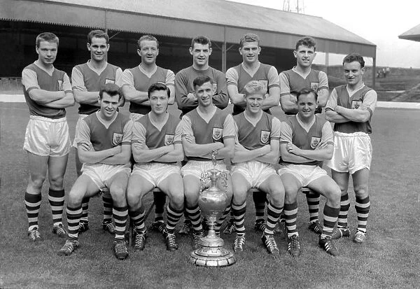 Burnley F.C. 1960 / 61 Team Group Burnley - 1960 / 61 Division 1 Champions