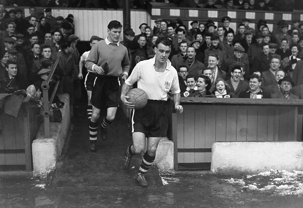 Burys Stan Pearson leads out his side at Gigg Lane during the 1955  /  6 FA Cup