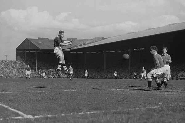 Chelseas Roy Bentley scores against Manchester United in 1954 / 55