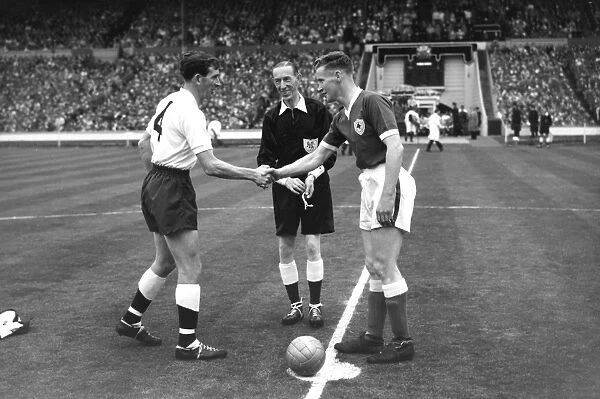 Danny Blanchflower and Jimmy Walsh shake hands before the 1961 FA Cup Final
