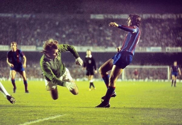 Dave Stewart dives at the feet of Johan Cruyff during the 1975 Euopean Cup
