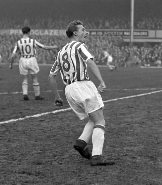 Denis Law warms up for Huddersfield in 1959