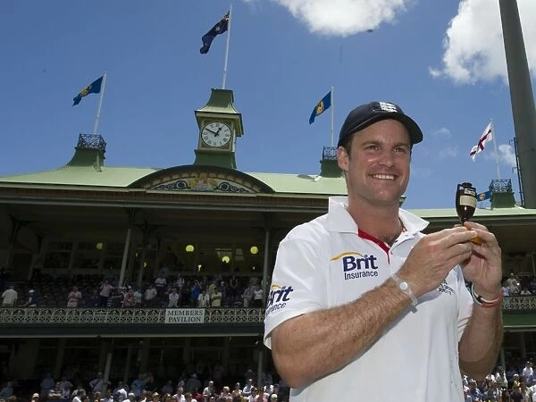 England captain Andrew Strauss with the Ashes Urn at the SCG