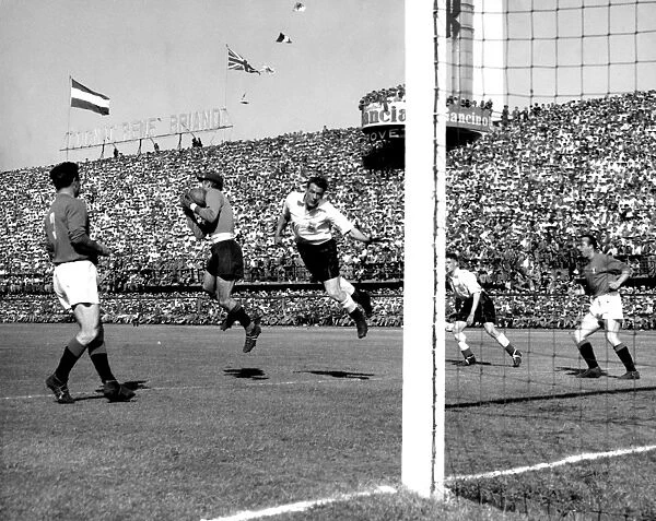 England face Italy in Florence in 1952 +