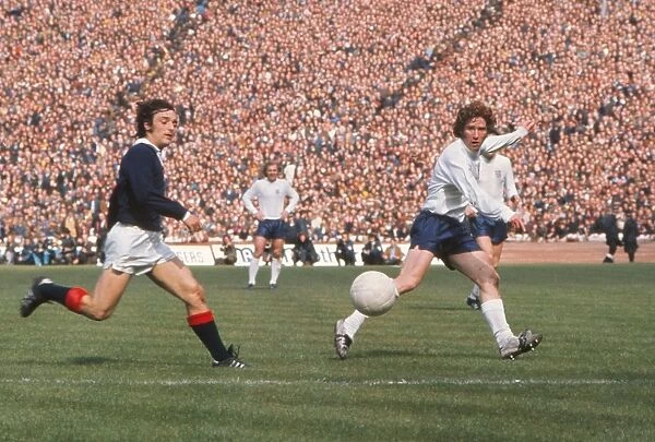 Englands Alan Ball and Scotlands Lou Macari during the 1972 Home Championship