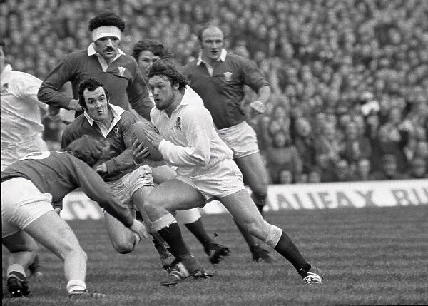 Englands Alastair Hignell runs against Wales - 1976 Five Nations