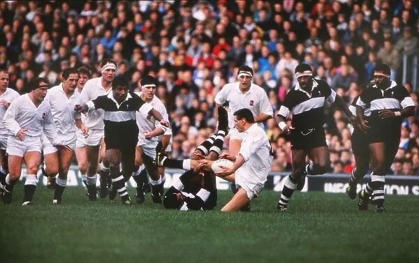 Englands David Egerton looks to pass against Fiji in 1989