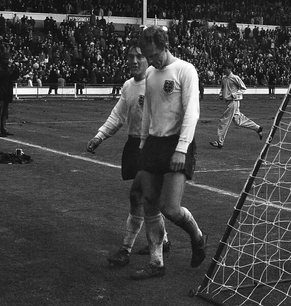 Englands Jimmy Greaves and Bobby Charlton - 1965 British Home Championship