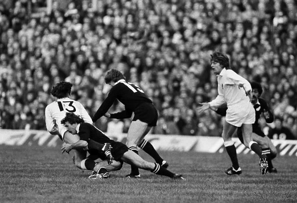 Englands Tony Bond and Nick Preston take on the All Blacks in 1979