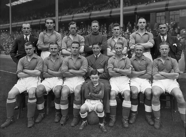 Everton - 1939 / 40. Football - 1939  /  1940 season - Aston Villa vs