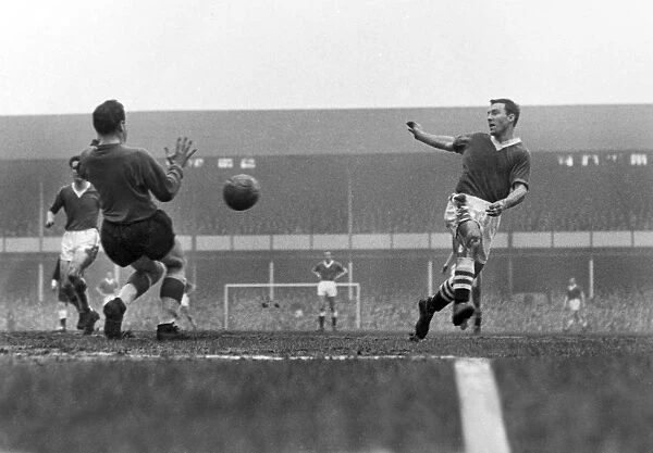 Everton 6 Chelsea 1. Football - 1959  /  1960 First Division - Everton 6 Chelsea 1