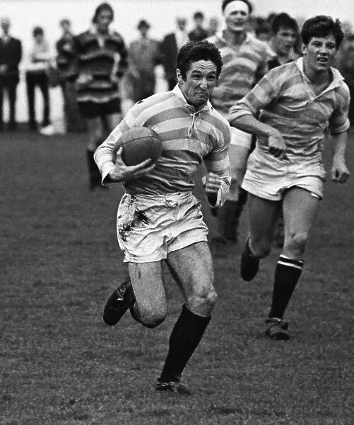 Gerald Davies runs with the ball for Cambridge University in 1968