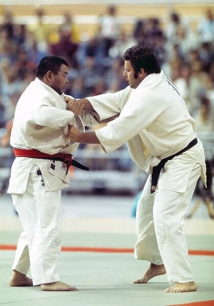 Keith Remfry takes on Sumio Endo - 1976 Montreal Olympics