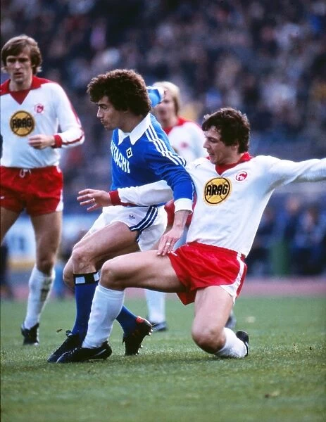 Kevin Keegan faces Dusseldorf during the 1978 / 9 Bundesliga