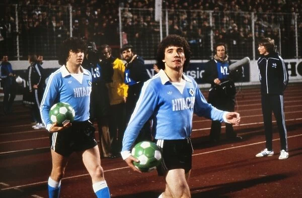 Kevin Keegan walks out at Hamburgs Volksparkstadion in 1979