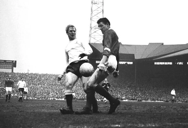 Man Utd 1 Spurs 0. Football - 1966  /  1967 First Division - Manchester United