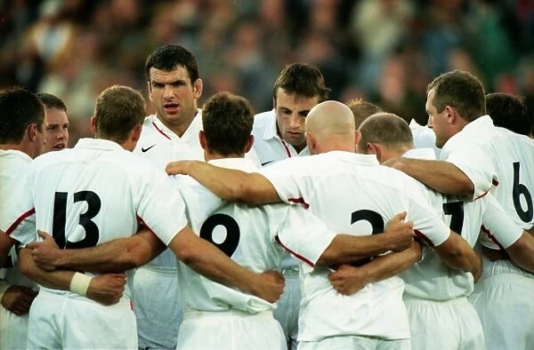 Martin Johnson talks to his England players before facing South Africa in the 2nd Test in 2000