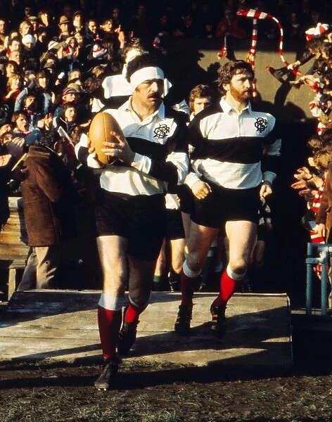 Mervyn Davies and Ray Gravell run out for the Barbarians at Cardiff in 1976