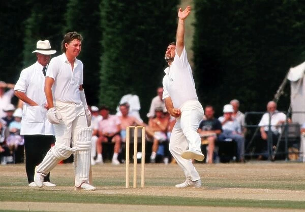 Mike Gatting bowls for Middlesex in 1989
