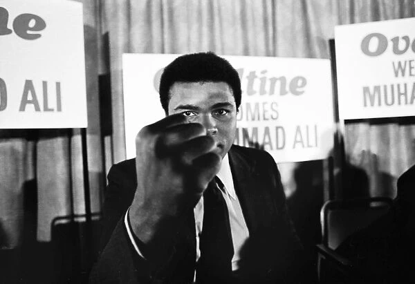 Muhammad Ali - 1971 Press Conference in London