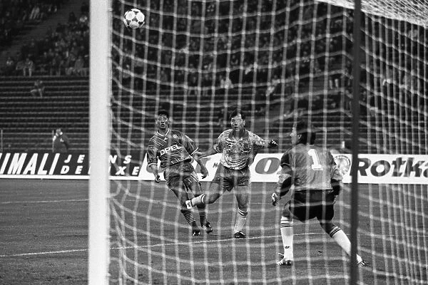 Norwichs Mark Bowen heads his goal against Bayern in 1993 +