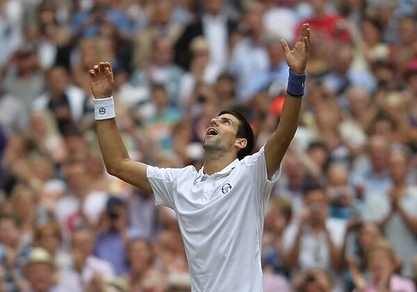 Novak Djokovic wins the 2011 Wimbledon Mens Final