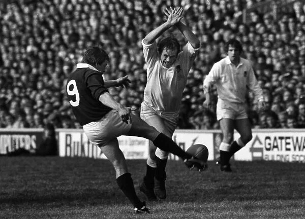 Peter Wheeler charges-down Roy Laidlaws kick - 1983 Five Nations