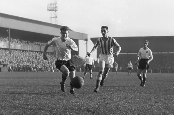 Prestons George Ross and Sunderlands Brian Clough compete for the ball in 1961 / 2