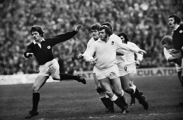 Scotlands Alan Lawson and Englands Mike Burton - 1976 Five Nations