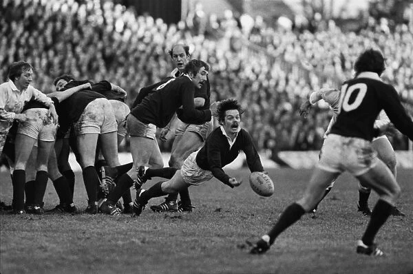 Scotlands Alan Lawson passes to John Rutherford - 1979 Five Nations
