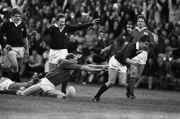 Scotlands Iwan Tukalo scores against Ireland - 1987 Five Nations