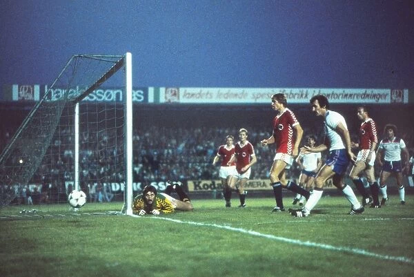 Tore Antonsen makes yet another save against England in 1981