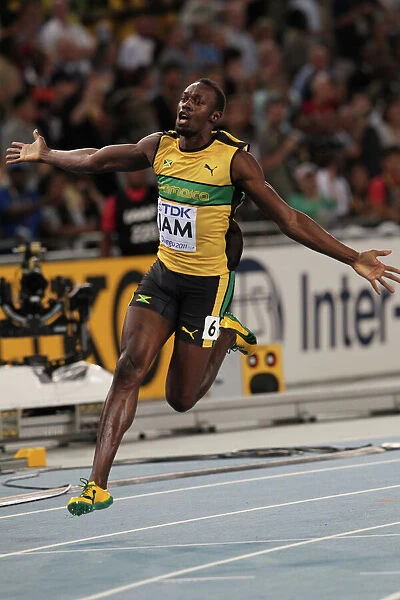 Usain Bolt anchors Jamaica to World Championship relay gold & a new WR