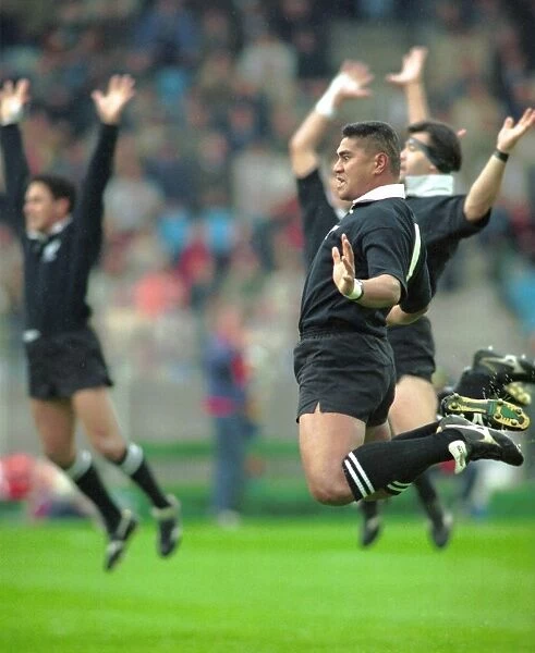 Va'aiga Tuigamala pefroms the Haka at the 1991 Rugby World Cup