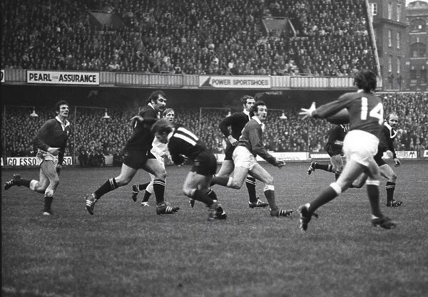 Wales break against the All Blacks in 1972