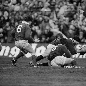 Alan Tomes scores for Scotland against Wales - 1981 Five Nations (2 of 3)