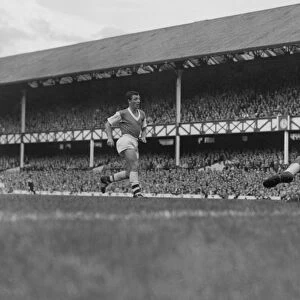 Arsenals David Herd scores at Goodison Park in 1958