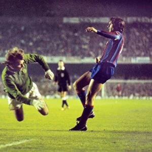 Dave Stewart dives at the feet of Johan Cruyff during the 1975 Euopean Cup