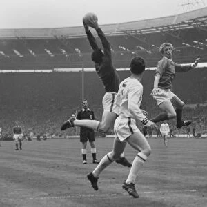 Denis Law challenges Gordon Banks during the 1963 FA Cup Final